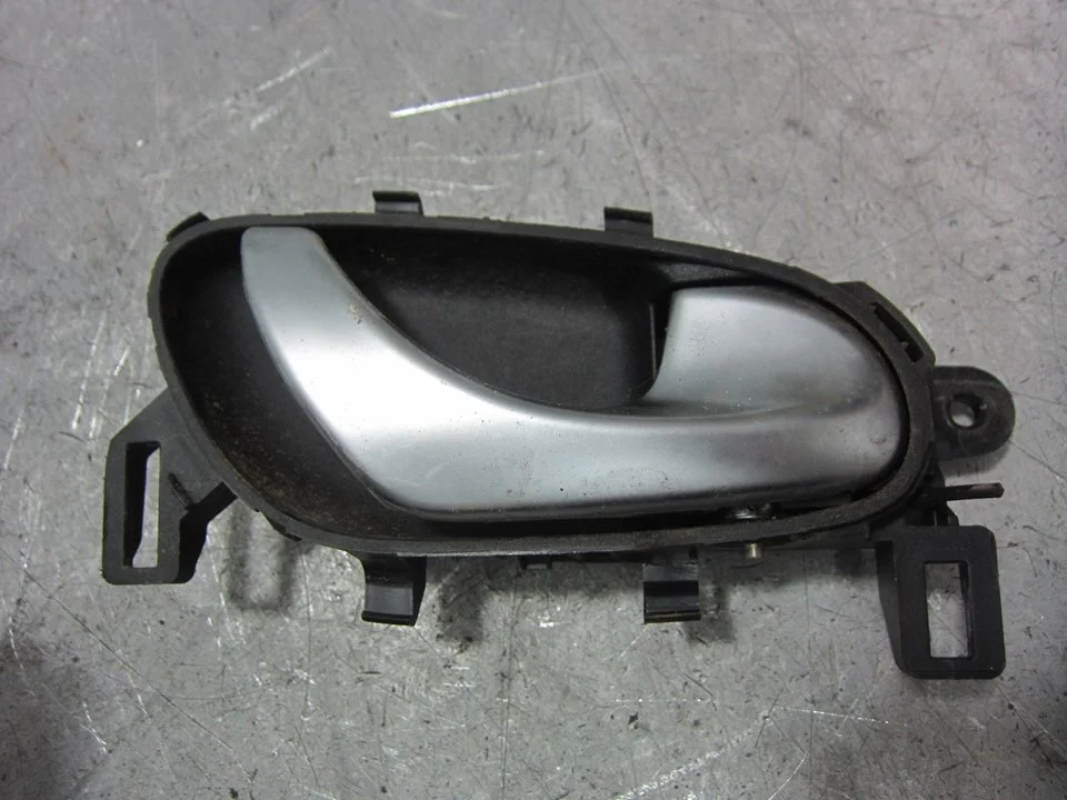 Foto de MANETA INTERIOR DELANTERA DERECHA RENAULT KADJAR 1.3 TCE (159 CV / 117 KW) referencia 806705402R
