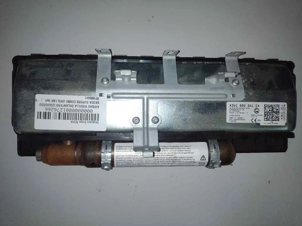 Foto de NO IDENTIFICADO SKODA SUPERB COMBI (3V5) 2.0 TDI (190 CV / 140 KW) referencia 3V1880841E