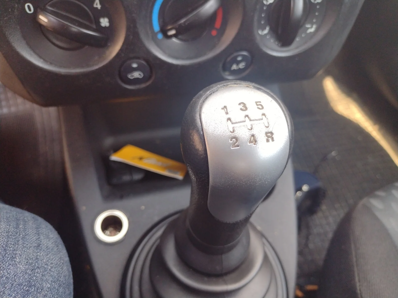 Foto de POMO PALANCA CAMBIO FORD FIESTA (CBK) 1.4 16V CAT (80 CV / 59 KW) referencia 1151765