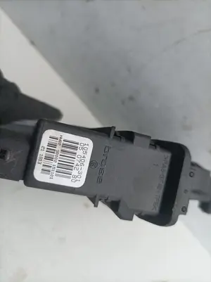 Foto de MOTOR ELEVALUNAS TRASERO IZQUIERDO VOLKSWAGEN PASSAT BERLINA (3B2) 1.9 TDI (110 CV / 81 KW) referencia 0130821697 foto 2