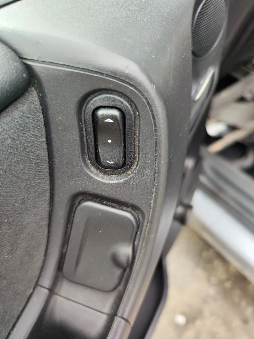 Foto de MANDO ELEVALUNAS TRASERO IZQUIERDO OPEL ZAFIRA A 2.0 DTI (101 CV / 74 KW)