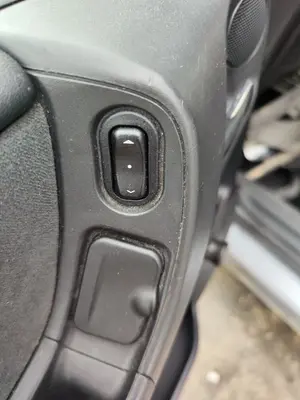 Foto de MANDO ELEVALUNAS TRASERO IZQUIERDO OPEL ZAFIRA A 2.0 DTI (101 CV / 74 KW)