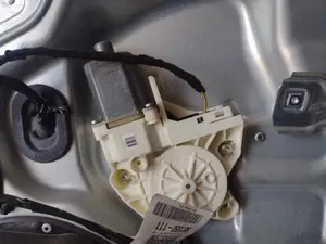 Foto de ELEVALUNAS DELANTERO DERECHO FORD FOCUS BERLINA (CAP) 1.6 16V CAT (101 CV / 74 KW) referencia 984697126 foto 3