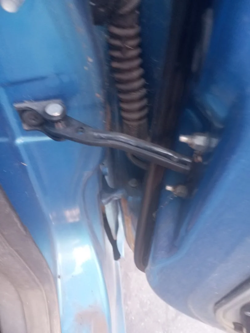 Foto de RETENEDOR PUERTA FORD FOCUS BERLINA (CAP) 1.6 TDCi CAT (109 CV / 80 KW)