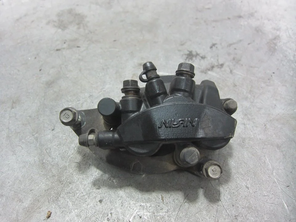Foto de PINZA DE FRENO DELANTERA DERECHA HONDA PCX 125 125 cm3 - 8.6 kW (0 CV / 0 KW) referencia 45150KWN641