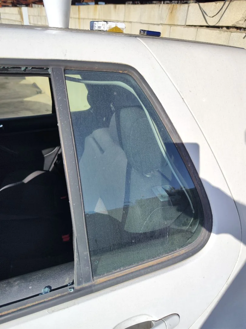 Foto de LUNA CUSTODIA TRASERA IZQUIERDA VOLKSWAGEN GOLF IV BERLINA (1J1)(10.1997) 2.0 (116 CV / 85 KW)