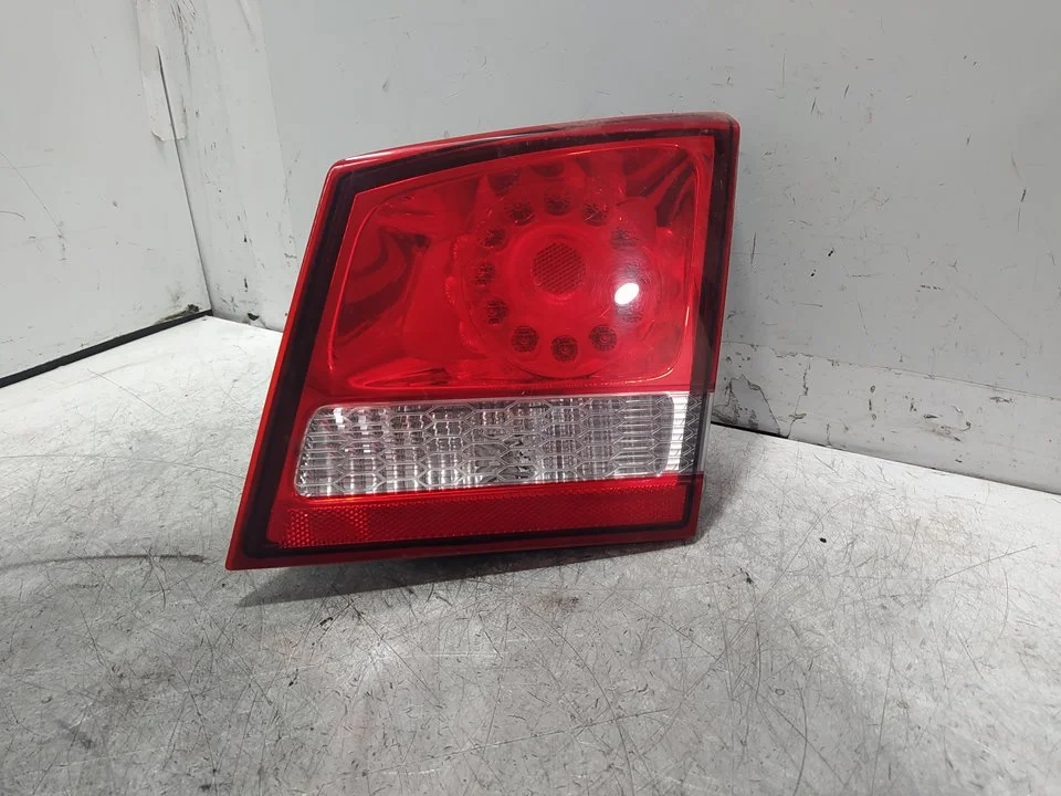 Foto de PILOTO TRASERO DERECHO INTERIOR FIAT FREEMONT (345) 2.0 16V Multijet CAT (170 CV / 125 KW) referencia 68078516AD