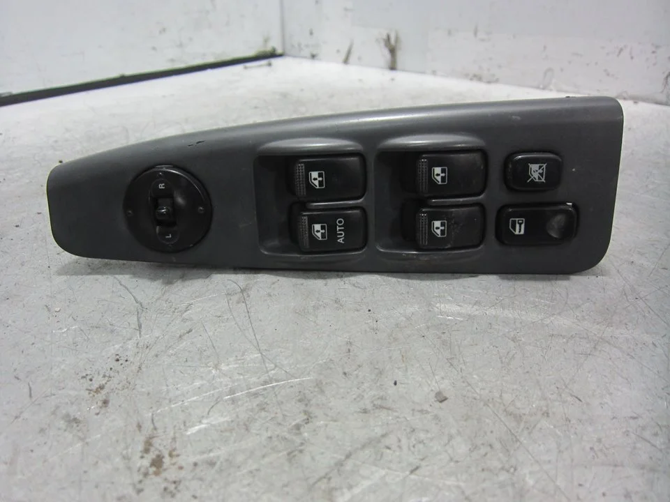 Foto de MANDO ELEVALUNAS DELANTERO IZQUIERDO KIA CERATO (LD) 1.6 CAT (105 CV / 77 KW) referencia 621W05560