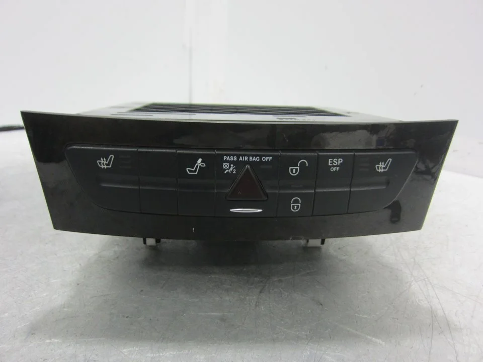 Foto de MANDO MULTIFUNCION MERCEDES-BENZ CLS (BM 219) 5.0 V8 24V CAT (306 CV / 225 KW) referencia A2116800552