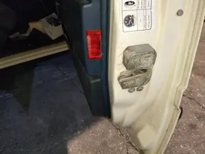 Foto de CERRADURA PUERTA DELANTERA DERECHA VOLVO SERIE 740 BERLINA/FAMILIAR