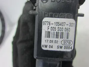 Foto de MOTOR ELEVALUNAS TRASERO DERECHO SEAT LEON (1M1) referencia 9776105407301 foto 3