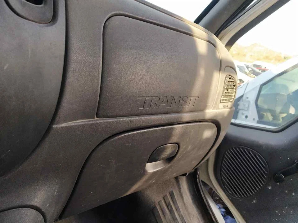 Foto de GUANTERA FORD TRANSIT CAJA ABIERTA (FY) 2.4 TDE CAT (120 CV / 88 KW)