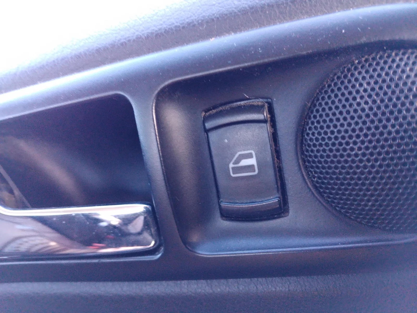 Foto de MANDO ELEVALUNAS TRASERO DERECHO VOLKSWAGEN PASSAT BERLINA (3B3) 1.9 TDI (131 CV / 96 KW)