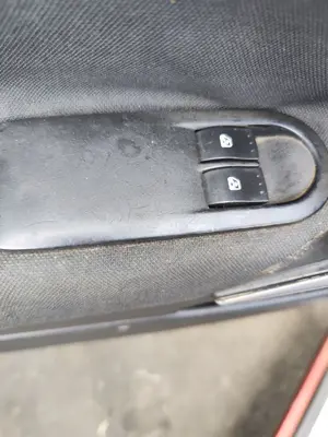 Foto de MANDO ELEVALUNAS DELANTERO IZQUIERDO RENAULT MEGANE II BERLINA 3P 1.9 dCi Diesel (120 CV / 88 KW)