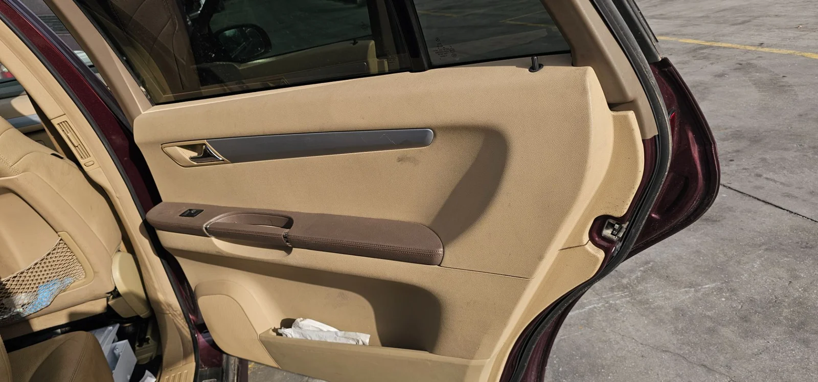 Foto de GUARNECIDO PUERTA TRASERA DERECHA MERCEDES-BENZ CLASE R (BM 251) 3.0 CDI CAT (224 CV / 165 KW) referencia A2517300470 9D84