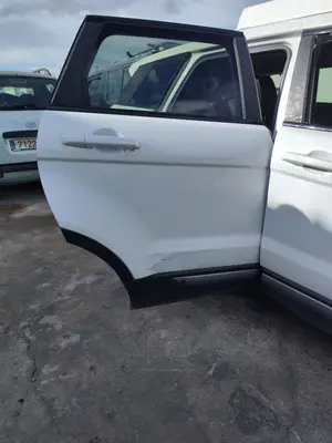 Foto de PUERTA TRASERA DERECHA LAND ROVER RANGE ROVER EVOQUE 2.0 Td4 CAT (150 CV / 110 KW) foto 2