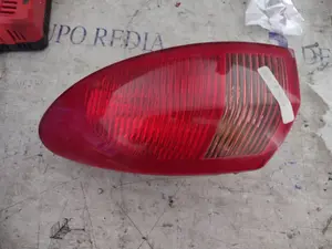 Foto de PILOTO TRASERO IZQUIERDO ALFA ROMEO 147 (190) 1.6 16V CAT (105 CV / 77 KW) referencia 0046556346