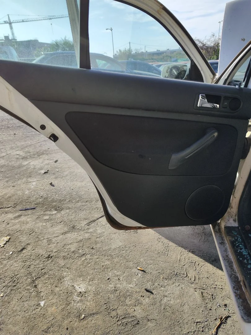 Foto de GUARNECIDO PUERTA TRASERA IZQUIERDA VOLKSWAGEN GOLF IV BERLINA (1J1)(10.1997) 2.0 (116 CV / 85 KW)