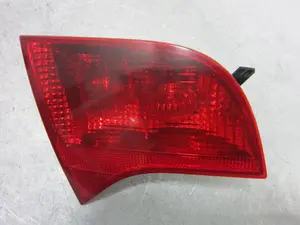 Foto de PILOTO TRASERO IZQUIERDO INTERIOR AUDI A4 AVANT (8E) 2.5 V6 24V TDI (163 CV / 120 KW) referencia 8E9945093