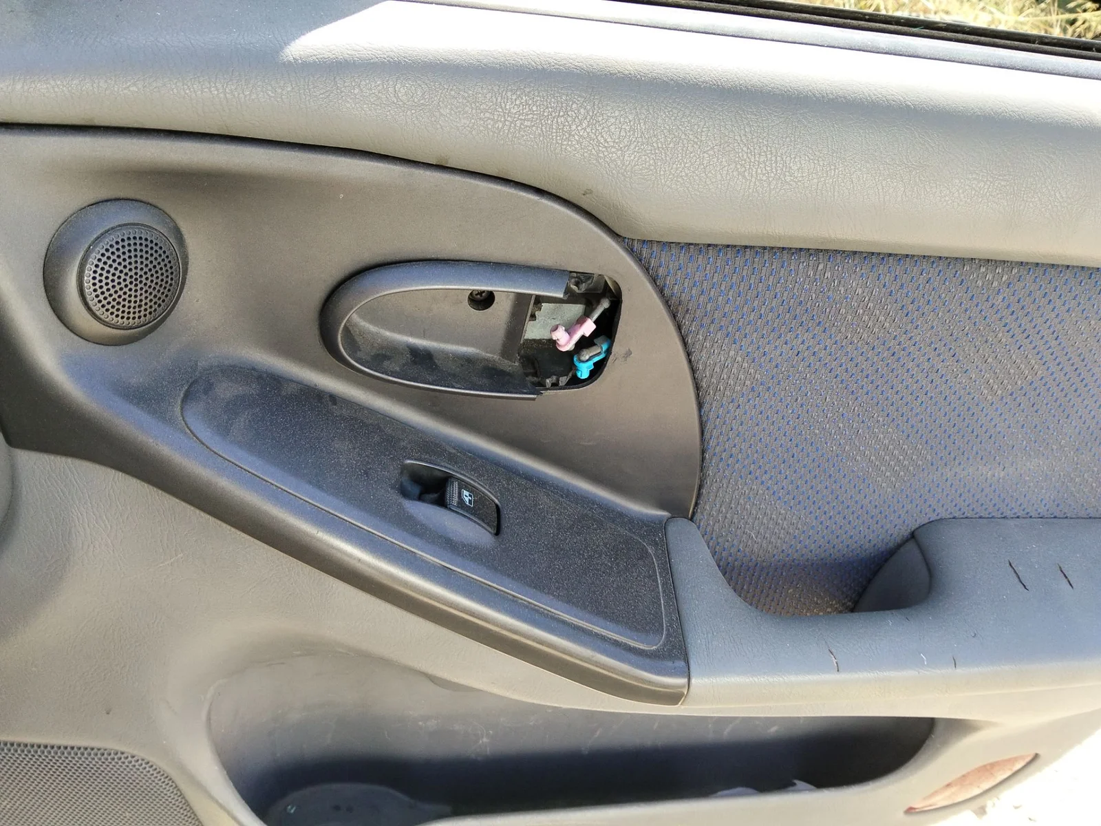 Foto de MANDO ELEVALUNAS DELANTERO DERECHO HYUNDAI ELANTRA (XD) 2.0 CRDi CAT (113 CV / 83 KW)