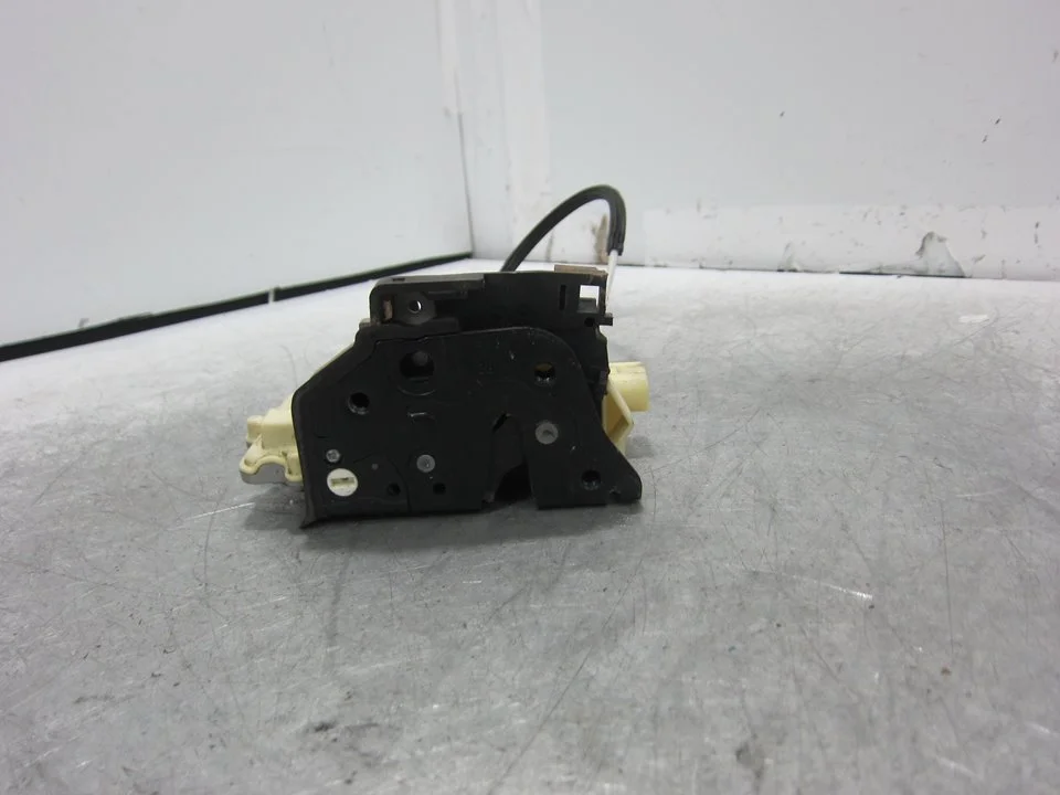 Foto de CERRADURA PUERTA TRASERA DERECHA AUDI Q7 (4L) 3.0 V6 24V TDI (239 CV / 176 KW) referencia CZ3C4839016A