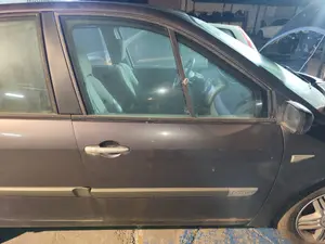 Foto de PUERTA DELANTERA DERECHA RENAULT SCENIC II (JM) 1.5 dCi Diesel (106 CV / 78 KW) referencia 7751477220 foto 4