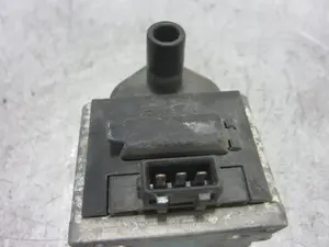 Foto de BOBINA ENCENDIDO VOLKSWAGEN GOLF III (1H1)(11.1991) 1.8 (75 CV / 55 KW) referencia 867905104A foto 2