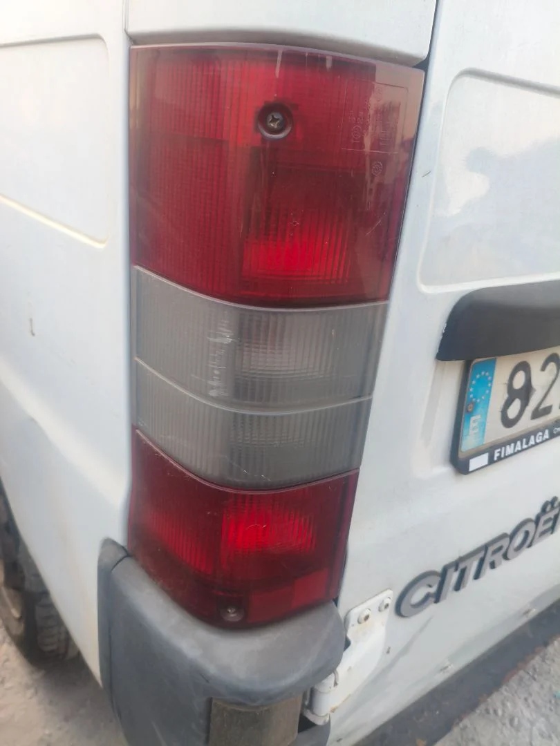 Foto de PILOTO TRASERO IZQUIERDO CITROEN JUMPER FURGÓN 2.5 Diesel (86 CV / 63 KW) referencia 6350AL