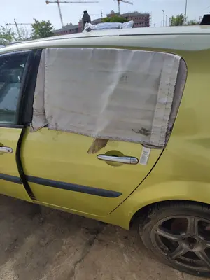 Foto de PUERTA TRASERA IZQUIERDA RENAULT MEGANE II BERLINA 5P 1.6 CAT (113 CV / 83 KW) referencia 7751473732