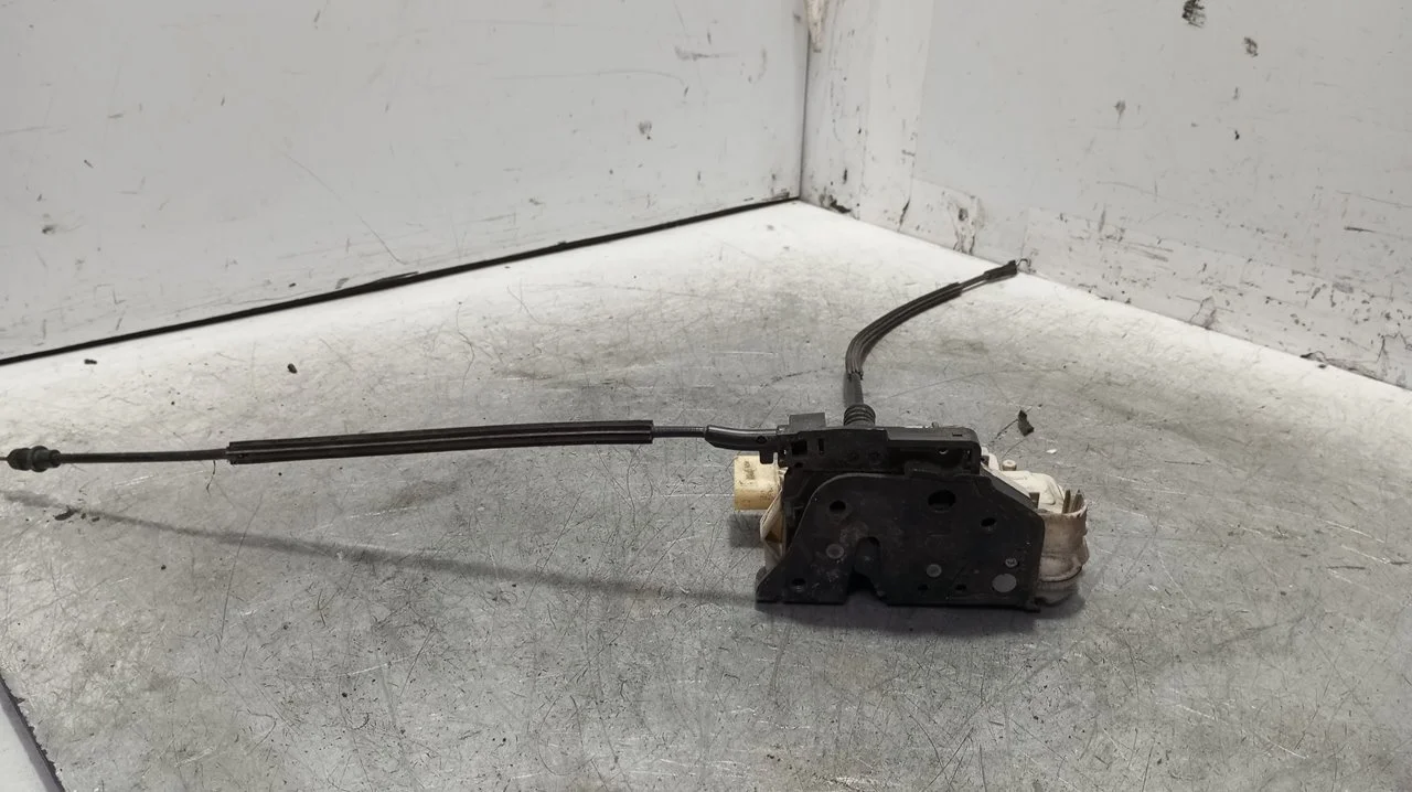 Foto de CERRADURA PUERTA DELANTERA IZQUIERDA VOLKSWAGEN PASSAT BERLINA (3C2) 2.0 TDI (140 CV / 103 KW) referencia 3C1837015A
