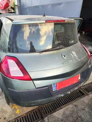 Foto de PORTON TRASERO RENAULT MEGANE II BERLINA 5P 1.4 16V (98 CV / 72 KW) referencia 7751473705 foto 4