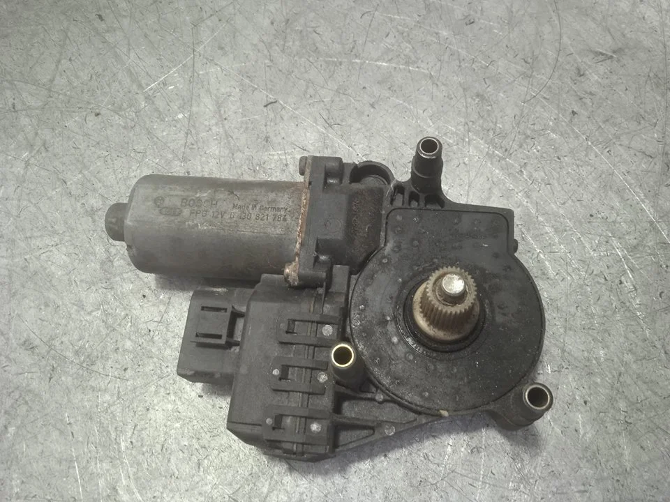 Foto de MOTOR ELEVALUNAS TRASERO IZQUIERDO AUDI A6 BERLINA (4B2) 2.4 V6 30V (165 CV / 121 KW) referencia 0130821784