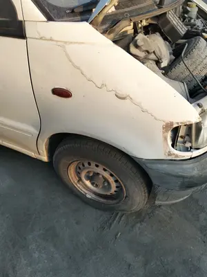 Foto de ALETA DELANTERA DERECHA NISSAN VANETTE CARGO 2.3 Diesel (75 CV / 55 KW)
