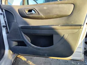Foto de GUARNECIDO PUERTA DELANTERA DERECHA CITROEN C4 BERLINA 1.6 16V HDi FAP (109 CV / 80 KW)