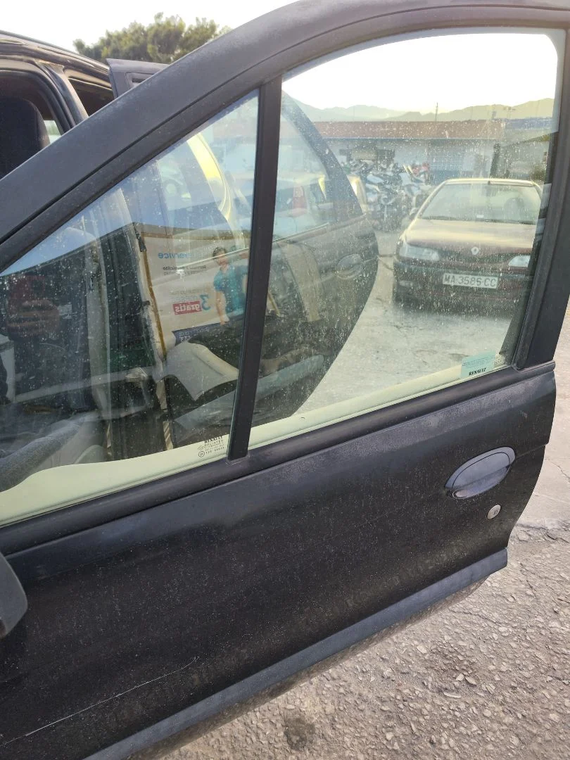 Foto de LUNA DELANTERA IZQUIERDA RENAULT SCENIC I (JA...) 1.4 CAT (95 CV / 70 KW) referencia 8200143306