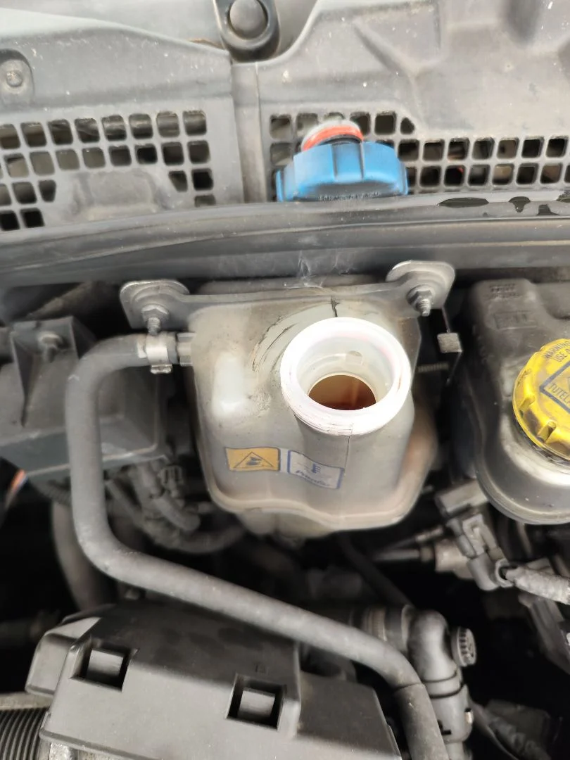 Foto de DEPOSITO EXPANSION ALFA ROMEO 159 (140) 1.9 JTD (M) 16V CAT (150 CV / 110 KW)