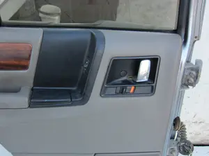 Foto de GUARNECIDO PUERTA TRASERA IZQUIERDA CHRYSLER JEEP GR.CHEROKEE (ZJ)/(Z) 5.2 V8 CAT (211 CV / 155 KW) foto 2