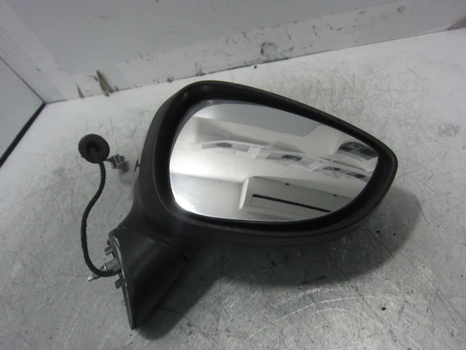 Foto de RETROVISOR DERECHO FORD FIESTA (CNN) 1.5 TDCi CAT (75 CV / 55 KW) referencia 4201012