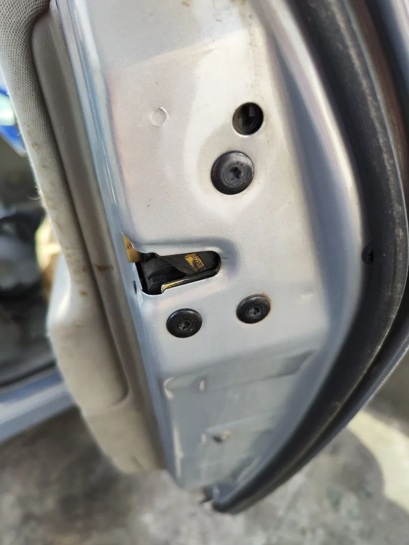 Foto de CERRADURA PUERTA TRASERA DERECHA RENAULT SCENIC II (JM) 1.9 dCi Diesel (120 CV / 88 KW) referencia 8200119333