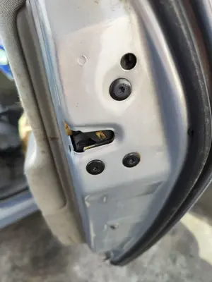 Foto de CERRADURA PUERTA TRASERA DERECHA RENAULT SCENIC II (JM) 1.9 dCi Diesel (120 CV / 88 KW) referencia 8200119333