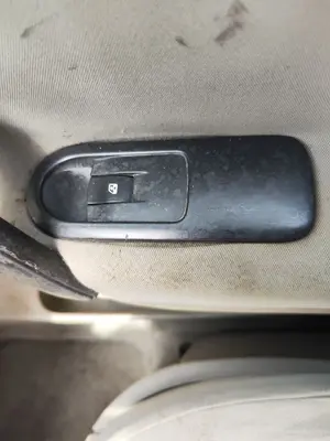 Foto de MANDO ELEVALUNAS DELANTERO DERECHO RENAULT SCENIC II (JM) 1.9 dCi Diesel (120 CV / 88 KW)