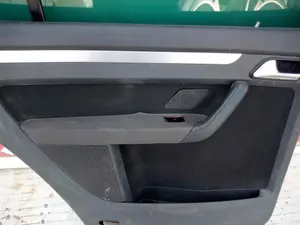 Foto de GUARNECIDO PUERTA TRASERA IZQUIERDA VOLKSWAGEN TOURAN (1T2) 1.9 TDI (105 CV / 77 KW) foto 4