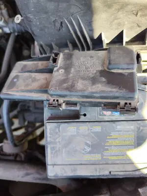 Foto de CAJA RELES / FUSIBLES VOLKSWAGEN GOLF IV BERLINA (1J1)(10.1997) 1.9 TDI (90 CV / 66 KW)