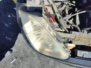 Foto de FARO IZQUIERDO FORD FOCUS C-MAX (CAP)(2003) 1.6 TDCi CAT (90 CV / 66 KW) foto 2