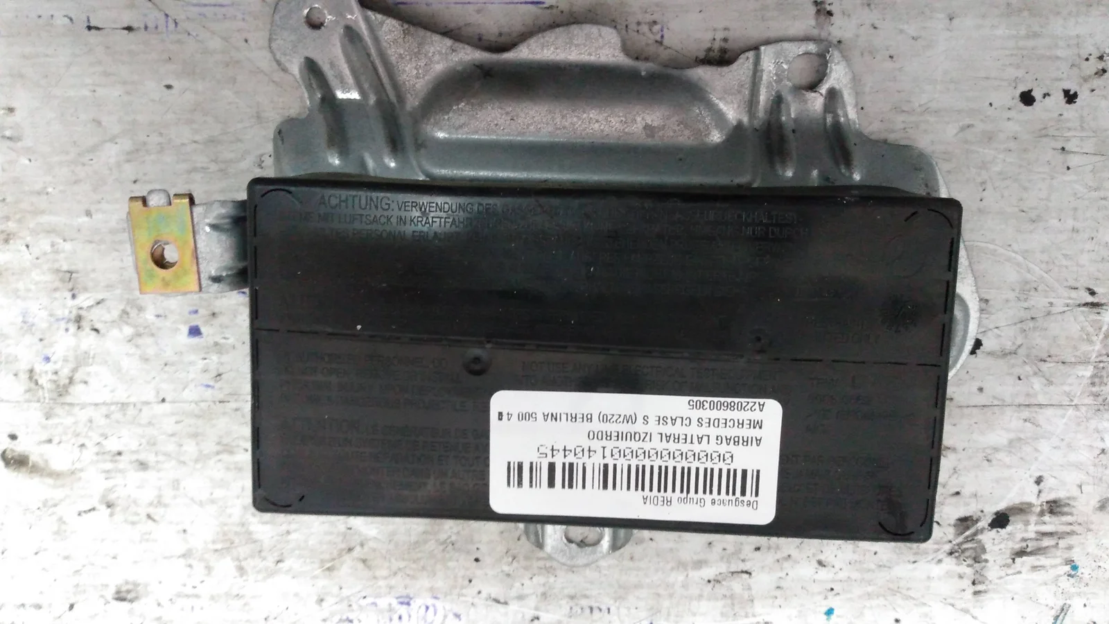 Foto de AIRBAG LATERAL IZQUIERDO MERCEDES-BENZ CLASE S (BM 220) BERLINA 5.0 V8 24V CAT (306 CV / 225 KW) referencia A2208600305