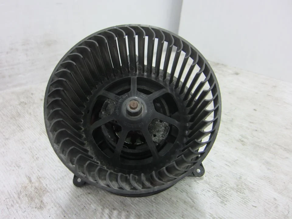 Foto de MOTOR CALEFACCION FORD FOCUS BERLINA (CAK) 1.8 TDDI Turbodiesel CAT (90 CV / 66 KW) referencia XS4H18456AD