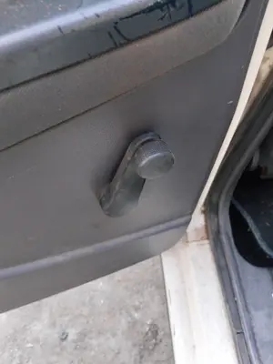 Foto de MANETA ELEVALUNAS TRASERA IZQUIERDA SEAT IBIZA (6K1) 1.9 TDI (90 CV / 66 KW)