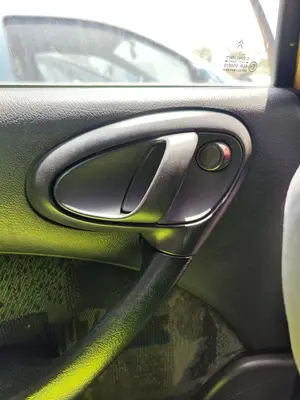 Foto de MANETA INTERIOR DELANTERA IZQUIERDA CITROEN XSARA COUPE referencia 9143A1 foto 2