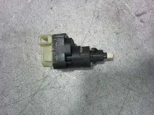 Foto de INTERRUPTOR SEAT LEON (1M1) 1.8 20V (125 CV / 92 KW) referencia 1K2945511