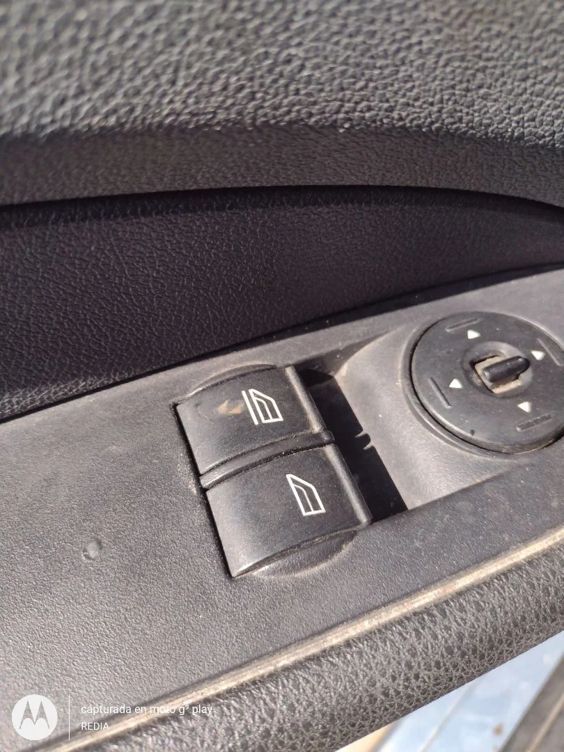 Foto de MANDO ELEVALUNAS DELANTERO IZQUIERDO FORD FOCUS SPORTBREAK (CAP) 1.6 16V CAT (101 CV / 74 KW)